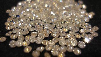 税関は、スーツケースのハンドルに隠されたドバイへのIDR 11億ダイヤモンドの密輸を阻止します