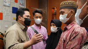 Erick Thohir Santuni Langsung Keluarga Agen BRI yang Tewas Dirampok Penjahat di Lampung