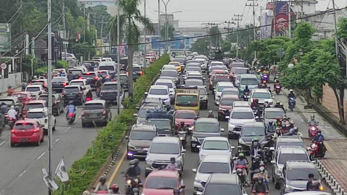 Jepara Police Advises Business Actors To Make Office Entry Rules To Unravel Vehicle Density