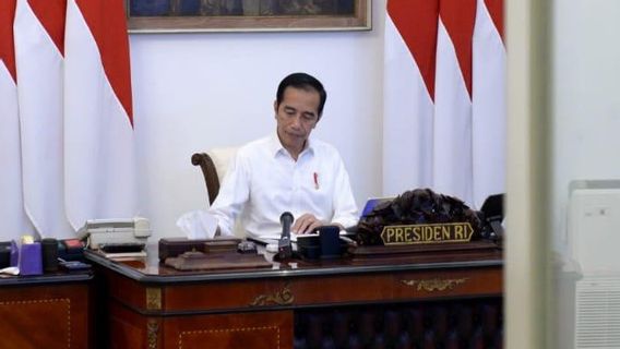 في الصباح الباكر Jokowi إلى محطة بوغور، استعراض التطعيم المستخدم Krl