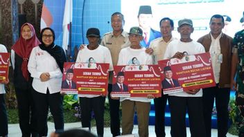 Tarik Becak Sejak Muda, Kakek Suminto Kini Tersenyum Dapat Becak Listrik dari Presiden