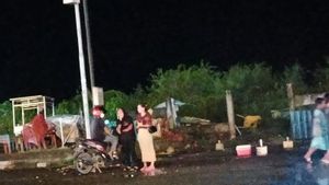 Puting Beliung Hajar Mamuju, Lapak Pedagang di Pantai Manakarra Porak-poranda