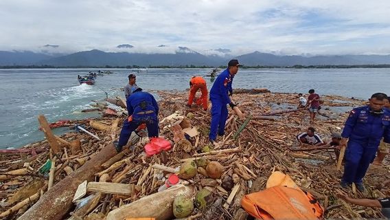 中央スラウェシ州パリギ・ムートンの鉄砲水で行方不明になった4人の犠牲者は、SARチームによって捜索され続けている