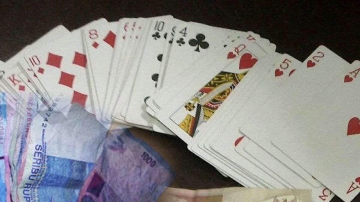 الشرطة مداهمة أعضاء المجلس القمار في مبنى Dprd، بطاقة الأدلة Rummy