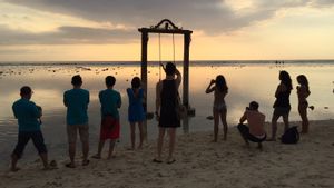 Luhut Imbau Buka Daerah Wisata selain Bali dan Banyuwangi, Pengamat: Jangan Gegabah