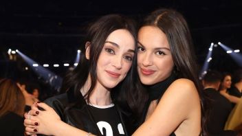 奥利维亚·罗德里称赞圣文森特为女性设计更具包容性的吉他