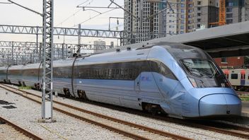 现代罗腾向乌兹别克斯坦出口首批高速列车