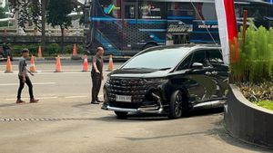 Tak Hanya 4 Handphone, KPK Sita Mobil Alphard di Rumah Immanuel Ebenezer