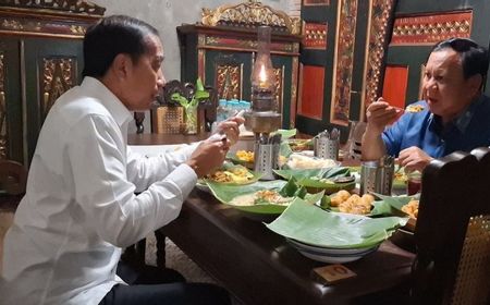 Presiden Prabowo Bertemu Jokowi di Angkringan Solo, Makan Nasi Goreng Jawa