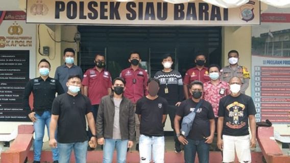 7 Years On The Run, Upset Murder Suspect Forced To Drink Alcohol In Bitung, North Sulawesi Arrested
