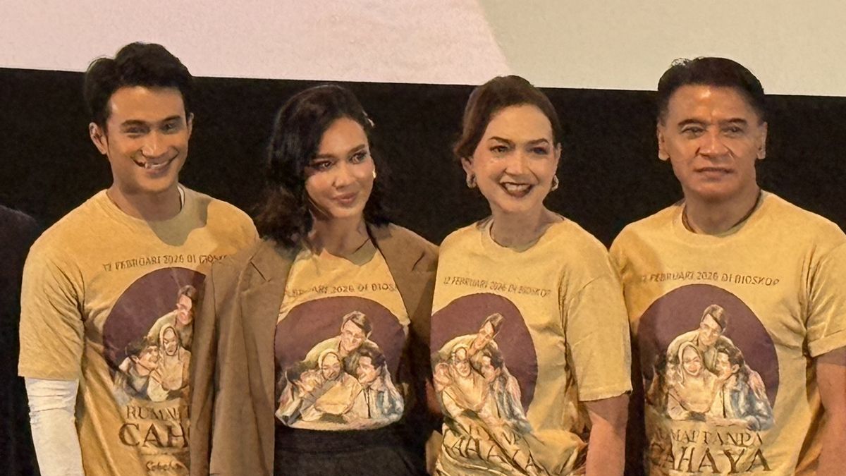 Cerita Ira Wibowo Perankan Ibu untuk Film “<i>Rumah Tanpa Cahaya</i>