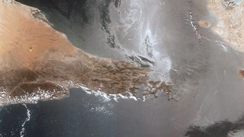 سفينة شحن تايلاندية في مضيق هرمز تهاجم وتنطلق النار