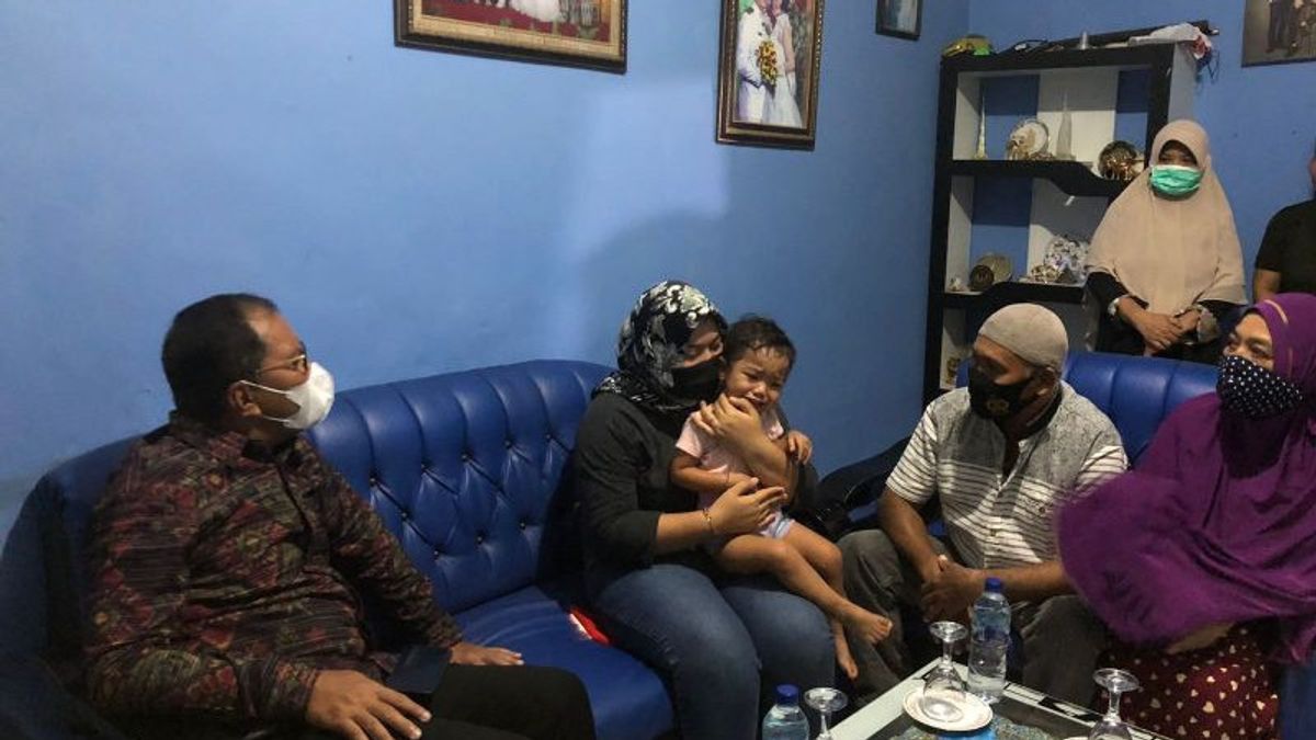 Datangi Rumah ABK yang Disandera Milisi Al Houthi Yaman, Wali Kota Makassar Danny Pomanto Beri Dukungan Moril