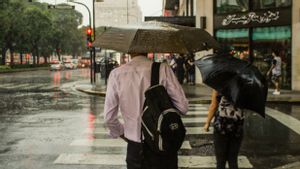 Tips Sederhana untuk Terhindar dari Sakit Saat Musim Hujan