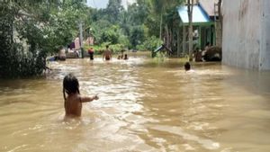 홍수로 동부 코타와링인의 4개 마을이 다시 물에 잠겼습니다.