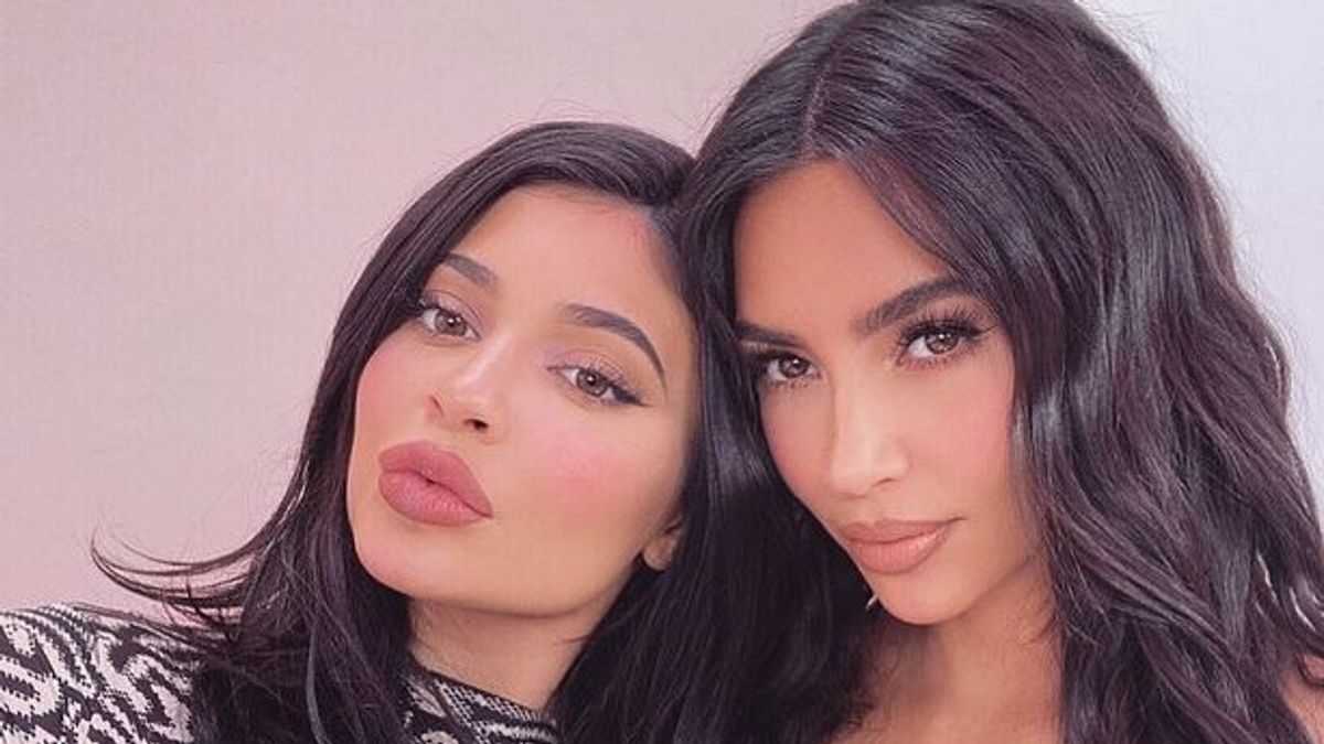 Check Out These 2 Sisters, Like Kim Kardashian And Kylie Jenner Really