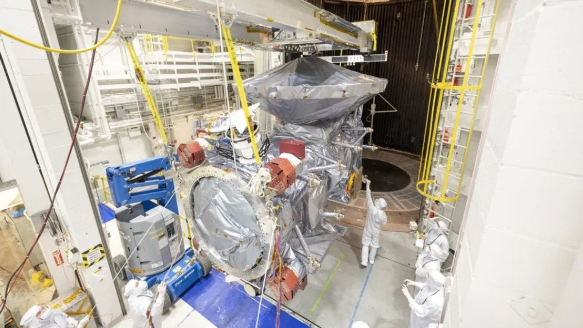 NASA Menguji Ketahanan Pesawat Europa Clipper di JPL