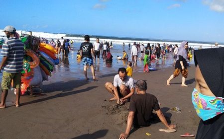 Pantai Pangandaran yang Viral karena Membeludak Akhirnya Ditutup, Buka Lagi Entah Kapan