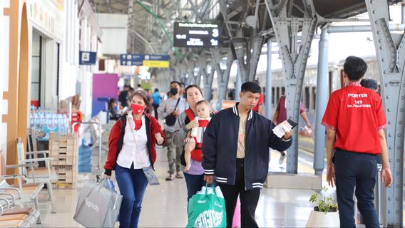 KAI Prepares The Blambangan Train For The Jakarta - Banyuwangi Route Departure From Pasar Senen Station