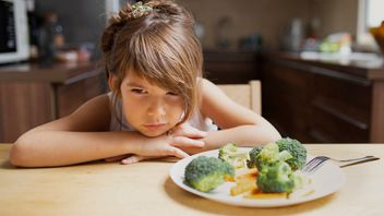 6 Strategies To Overcome Children Who Like To Choose Food