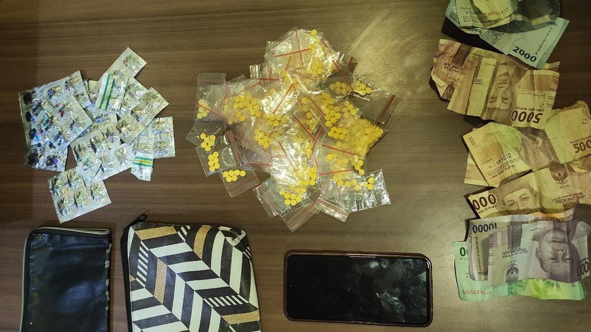 Menyamar jadi Pembeli, Polisi Tangkap Pengedar 700 Butir Pil Koplo di Serang