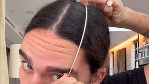 Trik Menggunakan Benang Gigi agar Tampilan Rambut Lebih Rapi Tanpa Hair Oil