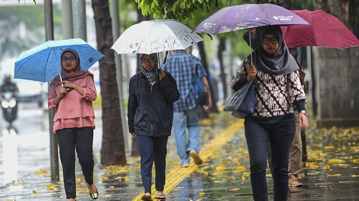 天气2023年12月27日,雅加达大多地区从中午周三开始下雨