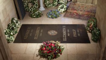 إعادة فتح قلعة وندسور للجمهور ، شاهد قبر الملكة إليزابيث الثانية في كنيسة سانت جورج يستخدم الرخام الأسود البلجيكي