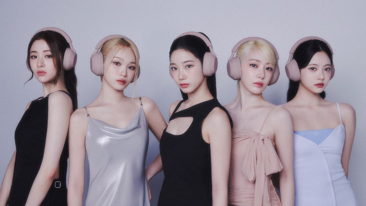 Gandeng LE SSERAFIM, Sony Luncurkan Warna Smoky Pink untuk WH-1000XM5 dan WF-1000XM5