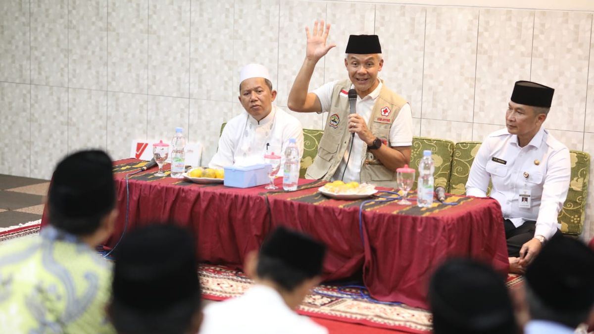 Ganjar Pranowo Helps PLTS Rooftop To Islamic Boarding School In Kudus; Learn Small Energy Transition First