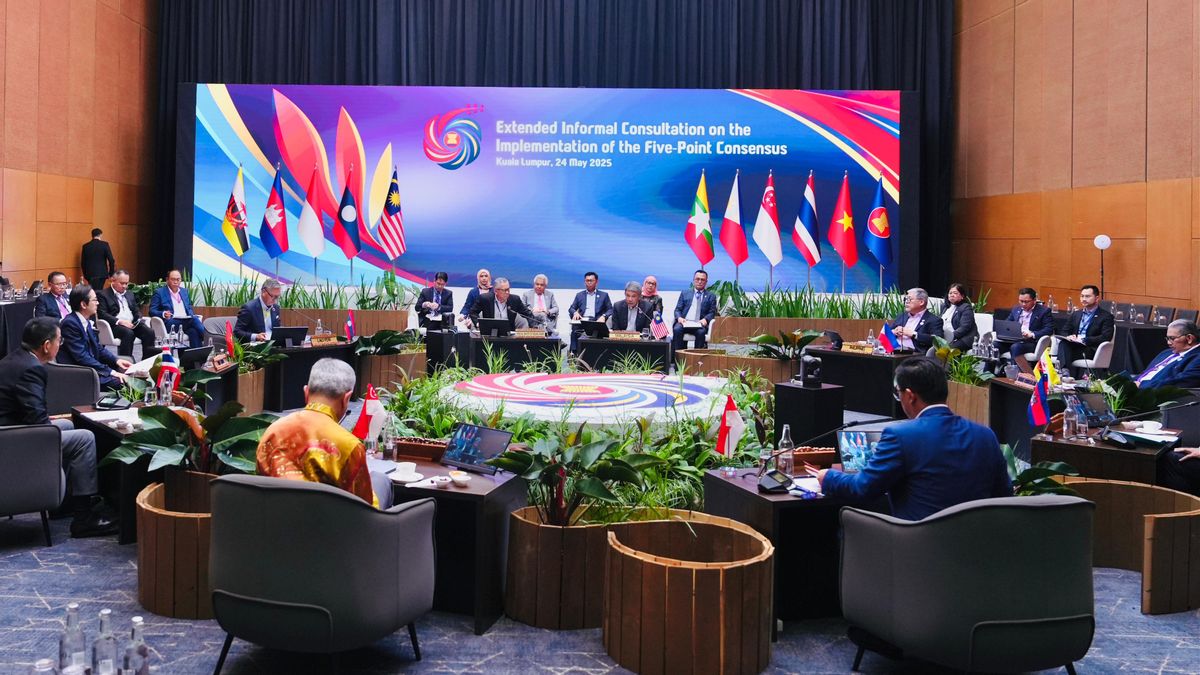 外交部长苏吉奥诺强调,印尼致力于鼓励和解缅甸危机