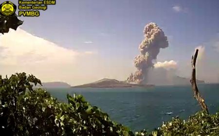 Gunung Anak Krakatau Erupsi, Lontaran Abu Vulkanik Setinggi 2,5 Km