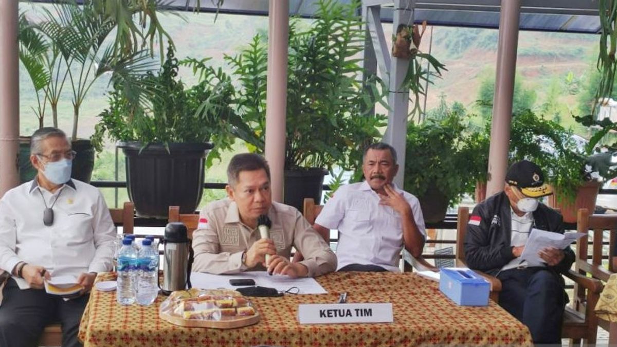 برفقة رئيس شرطة جاوة الغربية زار اللجنة الثالثة موقع نزاع المواطن مع مدينة سينتول