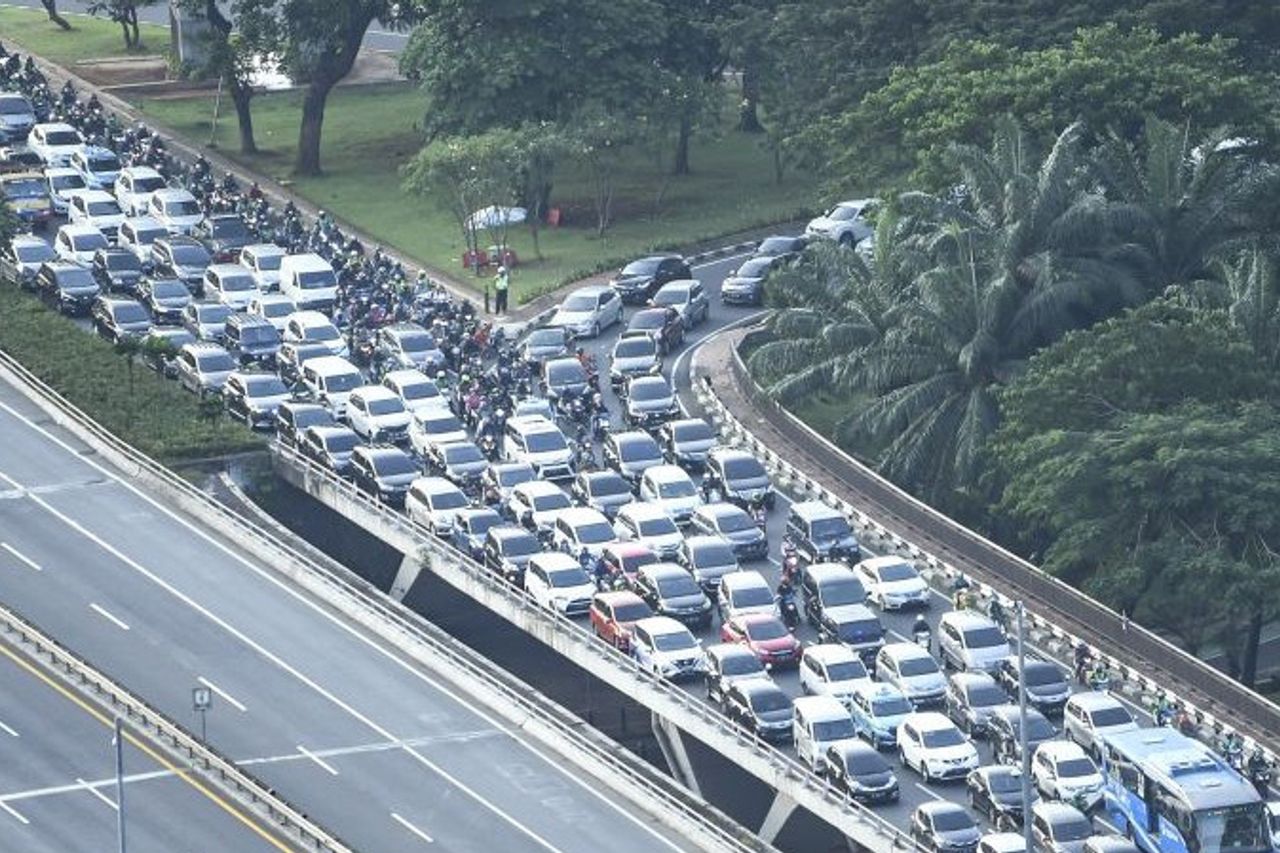 渋滞を予想し、政府は電気バス補助金を優先するよう求められています