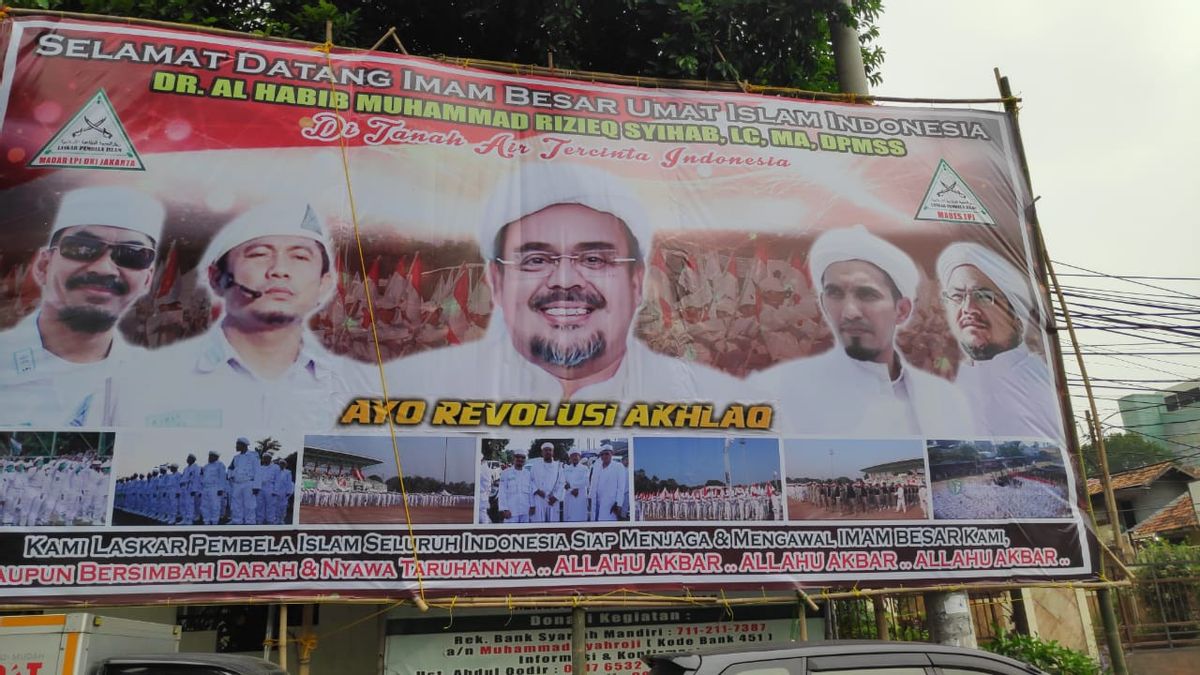 Satpol PP Asks Rizieq's Welcome Banner To Be Lowered