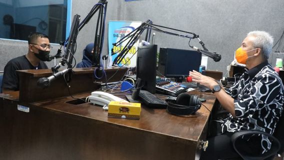 <i>'Rika Saiki Bayarane Pira Sih?'</i>, Ketika Ganjar <i>Kepo</i> dengan Penyiar Radio Bercahaya FM