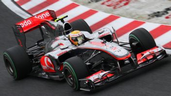 ルイス・ハミルトンのF1レースカーが来月競売にかけられます。