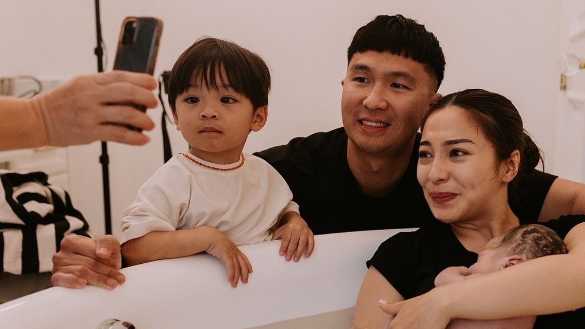 Lack Of Pain Is The Reason Nikita Willy Gives Birth To The Water Birth Method