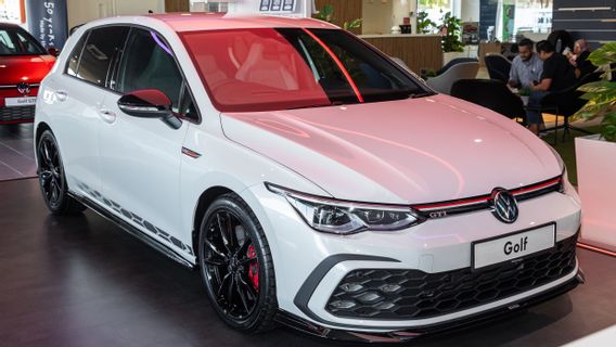 يطلق في ماليزيا ، هذا هو الاختلاف في المواصفات وسعر فولكس واجن جولف GTI Edition 50 2024 طراز