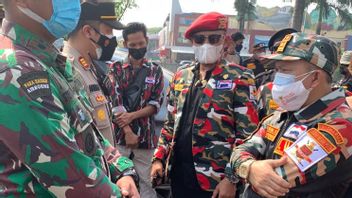 الشرطة و TNI تفريق Ormas التي ترفع العلم الأحمر والأبيض في بيك