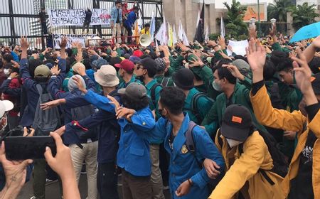 Demonstrasi Mahasiswa di Indonesia dan Romantisme Soe Hok Gie