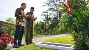 Fadli Zon Kunjungi Makam Buya Syafii Ma’arif, Kenang Warisan Pemikiran Sang Guru Bangsa