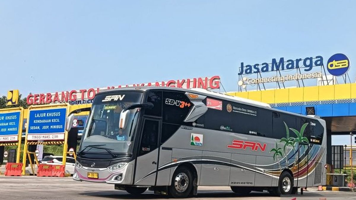 Bus Arrival At Mangkang Terminal Semarang Begins To Increase