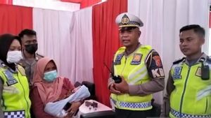 Terjebak Kemacetan, Wanita Hamil Tua Melahirkan di Pos Pengamanan Terpadu Exit Tol Parungkuda
