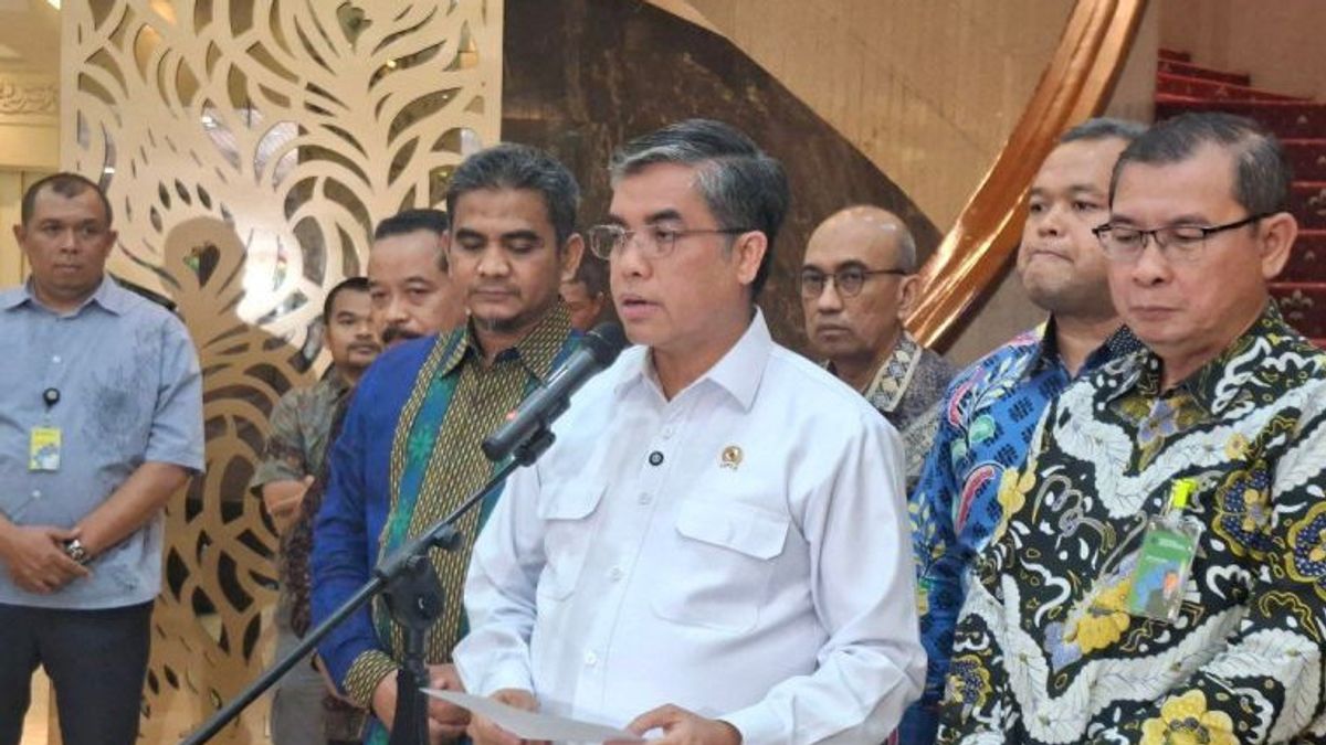 Menaker Hormati Proses Hukum OTT Wamenaker Noel