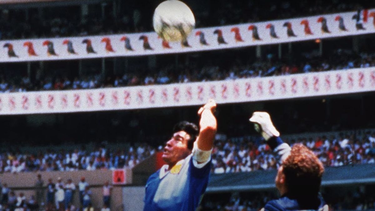 Makna Ideologis Betapa Sosialis Maradona dalam Gol Tangan Tuhannya