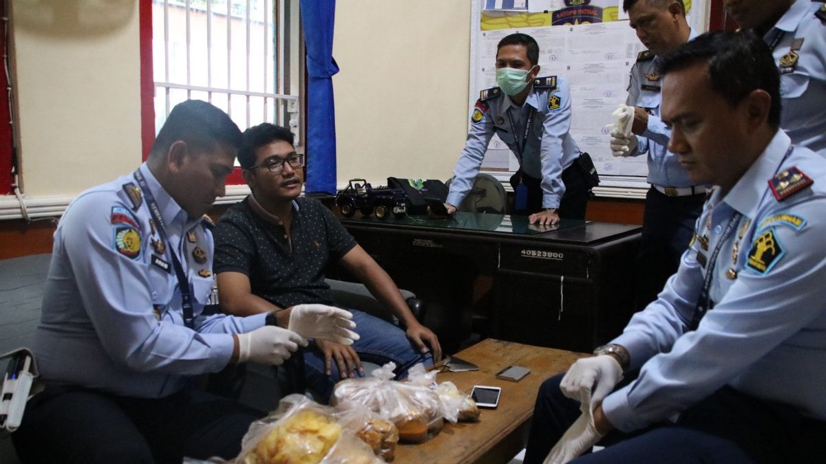 Male Smuggler 13 Drug Packages In Crypts To Banyuwangi Prison For New Year's Party Arrested