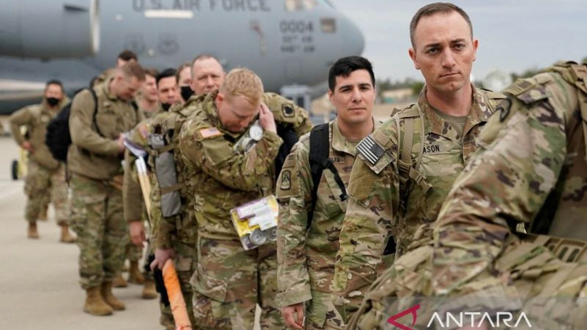 The First Wave Of United States Troops Arrives In Poland