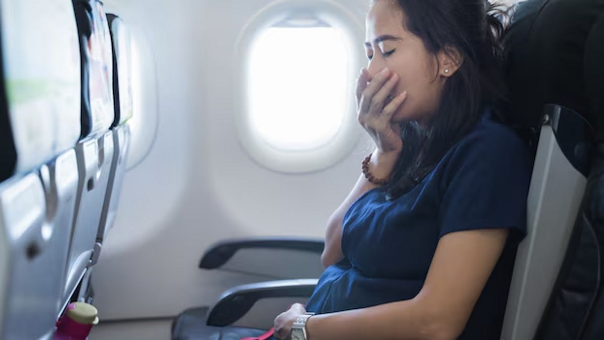 En Indonésie, les règles des femmes enceintes pour prendre des vols en avion