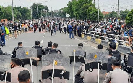 Massa Rizieq Timbulkan Kerumunan, Komisi IX DPR: Menambah Beban